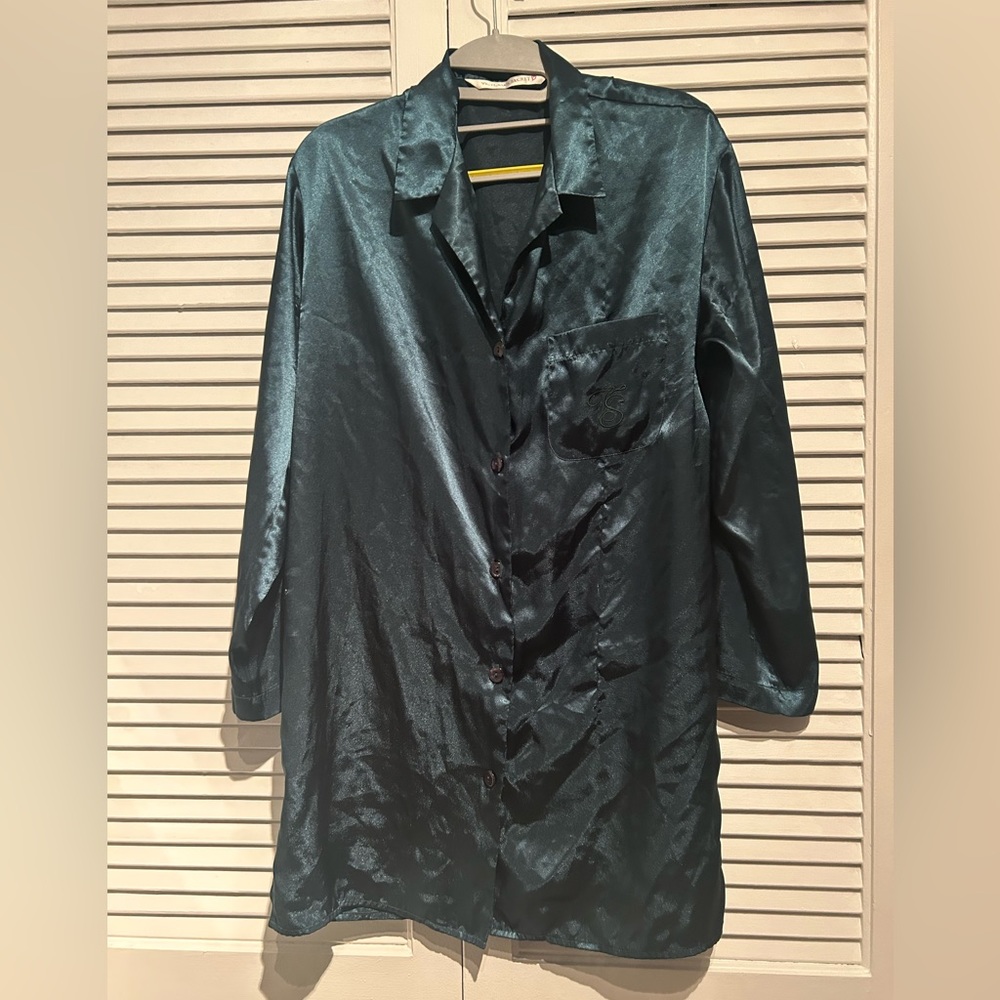 EUC Vintage Victoria Secret button down satin night gown size xs